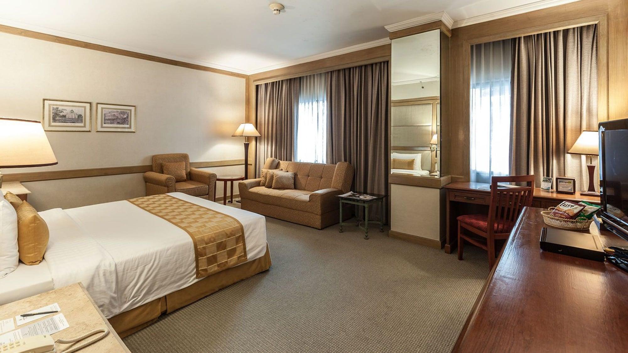 Khách sạn Arnoma 4*