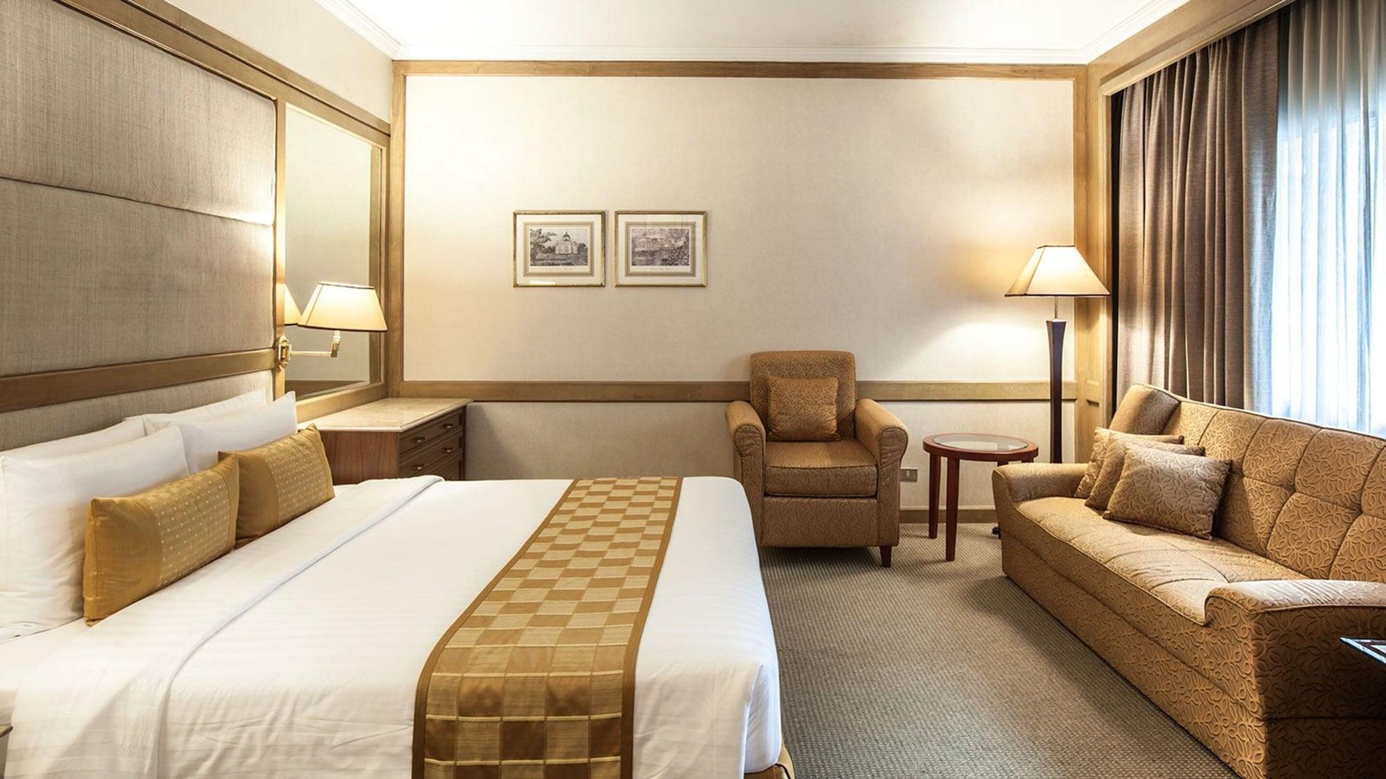 Khách sạn Arnoma 4*